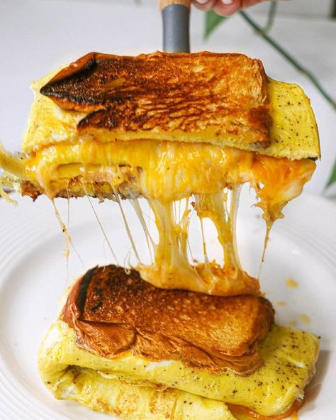 Food | Tasty | Recipe | EGG SANDWICH HACK! 3-Cheese Egg Sandwich with Thick Cut Bacon all on Toasted Challah Bread. Had to try this one especially on this hott… | Instagram Greasy Food, America Food, Egg Sandwich, Thick Cut Bacon, Food Matters, Egg Sandwiches, Deep Dish Pizza, Quick Bite, Deep Dish