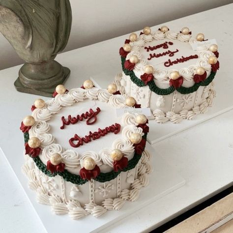 Christmas Cake Decorating Ideas, Christmas Cake Decorating, Christmas Themed Cake, Tiny Cakes, Christmas Cake Designs, Christmas Cake Decorations, Xmas Cake, Cake Decorating Ideas, Think Food