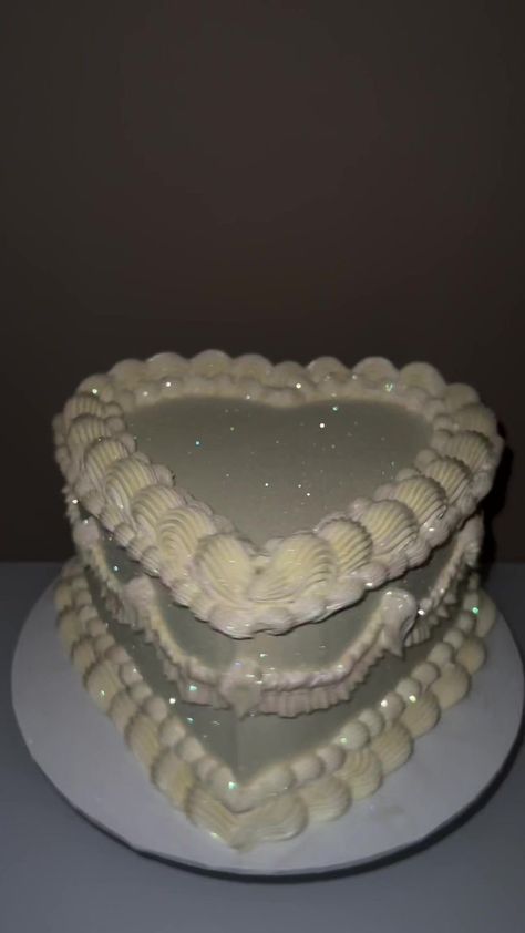 White Glitter Heart Cake, Birthday Cake Sparkly, Twilight Wedding Cake, Glitter Bday Cake, Glittery Cakes, Sparkly Heart Cake, Vintage Heart Cake Aesthetic, Vintage Heart Cakes Birthday, White Heart Shaped Cake