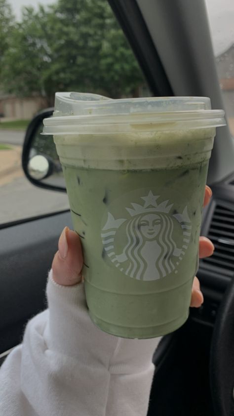 Green Starbucks Drink Aesthetic, Starbucks Aesthetic Matcha, Starbucks Macha Late, Green Starbucks Aesthetic, Green Starbucks Drink, Starbucks Drinks Green, Matcha Starbucks Aesthetic, Strawberry Matcha Starbucks, Starbucks Drinks Matcha