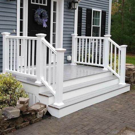 Deck Steps Ideas, Deck Step Lighting, Porch Step Railing, Deck Staircase, Front Porch Stairs, Deck Step, Staircase Design Ideas, Front Porch Railings, Deck Railing Ideas