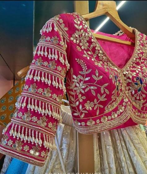 Traditional Blouse Designs, Fashionable Saree Blouse Designs, Indian Saree Blouses Designs, Blouse Designs Indian, Ladies Blouse Designs, Blouse Designs Silk, Elegant Blouse Designs, Unique Blouse Designs, Saree Blouse Designs Latest