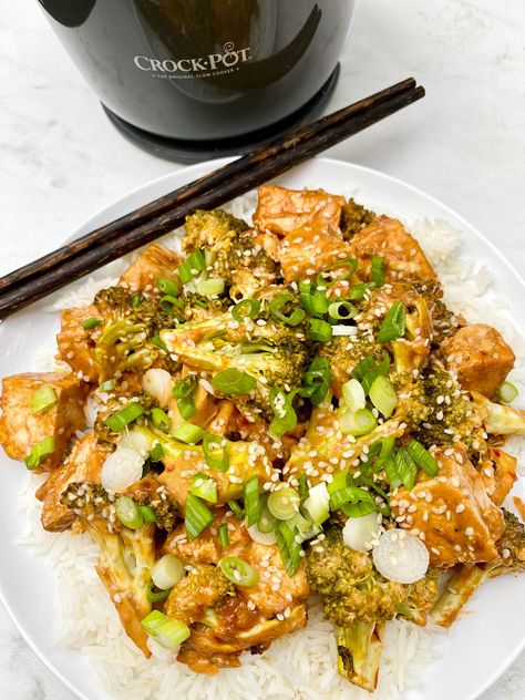 Slow Cooker Peanut Tofu & Broccoli – Six Vegan Sisters Crock Pot Tofu, Tofu Slow Cooker Recipes, Tofu In Slow Cooker, Tofu Crockpot Recipes, Ninja Possible Cooker Recipes, Tofu Broccoli Recipes Healthy, Slow Cooker Recipes Uk, Tofu Brocolli, Vegan Crockpot Recipes