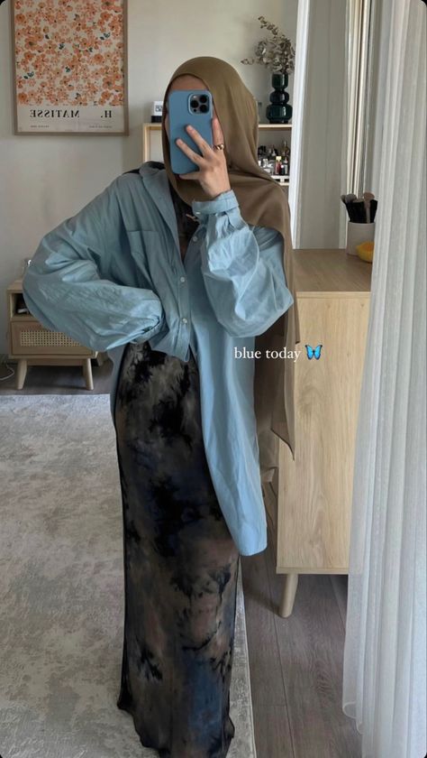 Outfits 👗 Street Hijab Fashion Casual, Hijabi Outfits Summer, Summer Hijab Outfits, Modest Outfits Muslim, Hijabi Fits, Stylish Hijab, Hijab Trends, Street Hijab Fashion, Muslim Outfits Casual