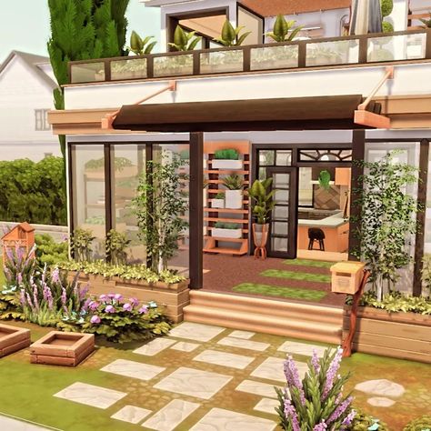 Attention, Simmers! 🌱✨ This beautiful home is the perfect retreat for those who love living surrounded by greenery. There’s plenty of space to grow your own vegetables and a variety of plants. 🌽🥕🍅 But that’s not all! In this dream house, your SIM can also make their own candles, creating a cozy, atmospheric setting. 🕯️❤️ Get ready for countless hours of fun and relaxation in your new green paradise. Have a blast playing and let your creativity run wild! 🌸🌿 Download in my Gallery EA ID #Jul... Sims 4 Garden House, Sims 4 Garden, Sims4 Build, Grow Your Own Vegetables, Sims Inspiration, Sims Houses, Sims Builds, Sims 4 House Plans, Casas The Sims 4