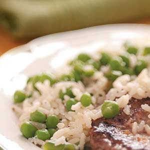 Parmesan Peas 'n' Rice Recipe -Parmesan Peas ’n’ Rice are a wonderful complement for any meal. My husband, John,  likes rice but isn’t crazy about peas, and I’m just the opposite. It's a great compromise! Rice And Green Peas Recipe, Parmesan Peas, Rice With Peas, Cheap Appetizers, Rice Sides, Buttery Rice, Pan Seared Pork Chops, Minute Steaks, Bean Dishes