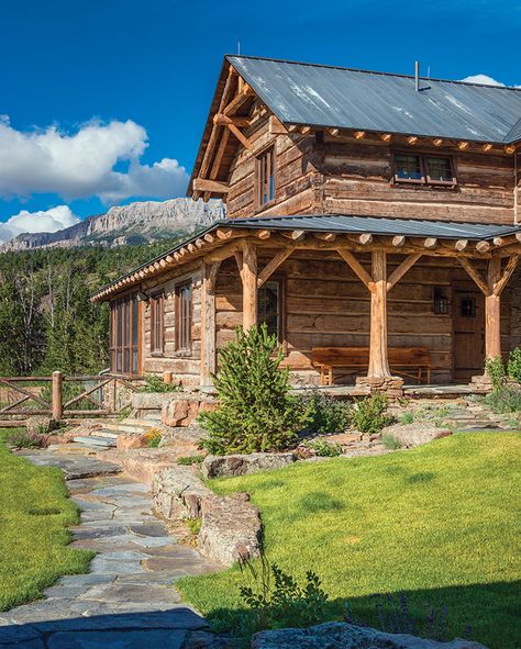 Wood Ranch House, Farm Mountain House, Montana Ranch House Plans, Wooden Ranch House, Ranch Country Homes, Small Horse Ranch House, Cowboy Style House, Cowboy House Exterior, Aesthetic Ranch House