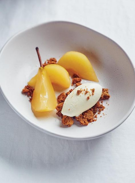 Looking for a plated dessert that looks fancy but is super easy to do? Look no further than this spiced pear treat. Fine Dining Dessert, Fancy Dessert Recipes, Desserts Restaurant, Gastronomische Desserts, Dessert Restaurant, Orange Dessert, Fine Dining Desserts, Gourmet Food Plating, Dessert Restaurants