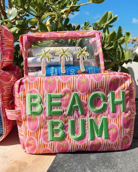 COASTAL CAPSULE. 12 PM CST🌴🐚 the cutest bags for summer!!!!!🩷💚 #kenzkustomz #coastalcapsule #taptoshop #newarrivals Beach Pouch, Pink Palm Tree, Preppy Accessories, Palm Tree Beach, Tree Bag, Palm Trees Beach, Best Travel Accessories, Cute Letters, Toiletry Kit