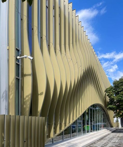 Study and learn without getting bored: The "Sami Frashëri" School Sun Shading Facade, Parametric Facade Design, Parametric Facade, Shadow Architecture, Facade Architecture Design, Getting Bored, Parametric Architecture, Internal Courtyard, Parametric Design