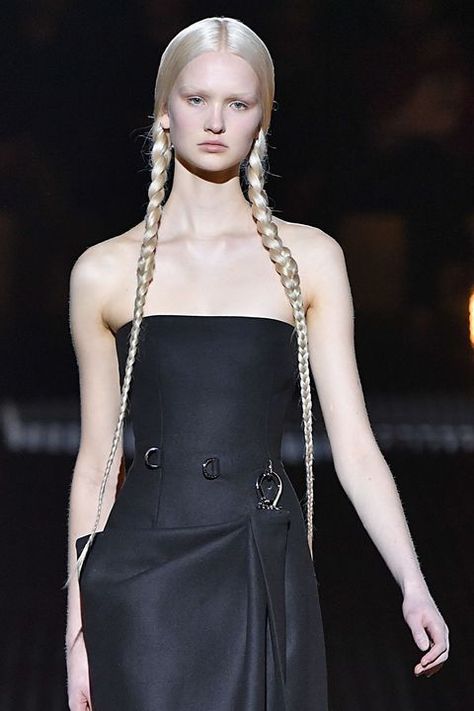 Prada - Runway - Milan Fashion Week Autumn/Winter 2019/20 #braids #longhair #platinum #doublebraids Desert Hairstyle, Fashion Week Hairstyles, Hair Runway, Fashion Week Hair, Prada Runway, Spring Haircuts, Runway Hair, Fall Hair Trends, Hair Arrange