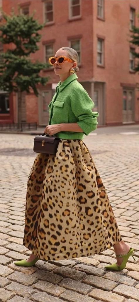 Metallic Midi Skirt Outfit, Leopard Print Skirt Outfit, Leopard Skirt Outfit, Clothing Wardrobe, Leopard Print Outfits, Leopard Skirt, Contemporary Clothing, Creation Couture, Looks Street Style