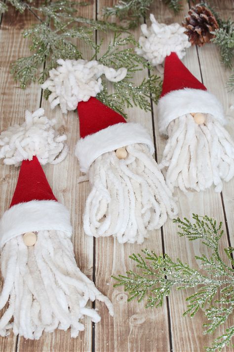 Santa Claus Gnomes Diy, Diy Santa Gnome, Diy Santa Ornaments, Christmas Knomes, Santa Gnomes, Felt Yarn, Santa Gnome, Diy Santa, Diy Christmas Ornaments Easy