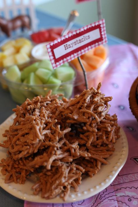 Haystacks snacks for an All American Western Rodeo party for the 4th of July Rodeo Food Ideas, Rodeo Food, Bible School Snacks, Western Vbs, Vbs Snacks, Barnyard Bash, Hobbit Party, One Thousand Gifts, Sadie Hawkins