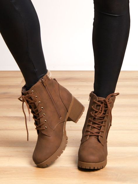 Right This Way Lace Up Heeled Boot - Final Sale Fall Lace Up Boots, Business Casual Black Boots, Womens Boots For Fall, Women’s Boots, Fall Shoes 2024, Brown Ankle Boots Outfit, Cute Fall Boots, Flat Boots For Women, Fall Shoes For Women