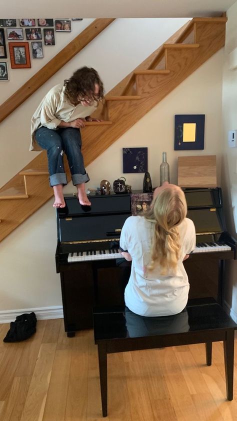 Piano Duet Aesthetic, Living With Your Friends Aesthetic, Singing Teacher Aesthetic, Music Lessons Aesthetic, Friends Living Together Aesthetic, Acapella Aesthetic, Happy Music Aesthetic, Keyboard Aesthetic Piano, Living With Your Best Friend Aesthetic