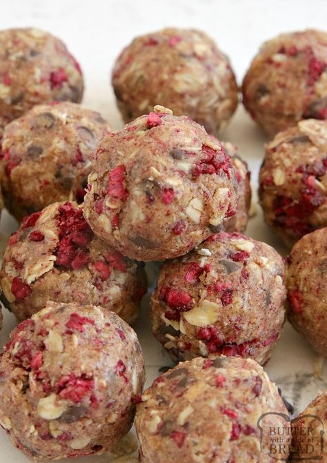 Chocolate Raspberry Protein Balls, Freeze Dried Raspberries Recipes, Fruit Protein Balls, Fruity Protein Balls, Freeze Dried Strawberry Recipes Healthy Snacks, Valentines Protein Balls, Raspberry Protein Balls, Fruity Pebble Protein Balls, Berry Protein Balls