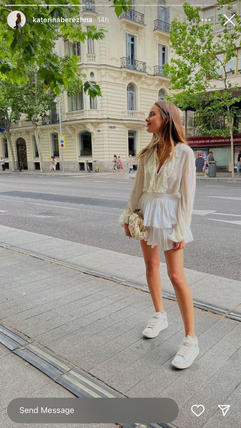 Paddock Outfit Ideas, Katerina Berezhna Outfits, Coastal Fashion Women, Zara Blouse Outfit, Madrid Outfits Summer, Wag Fashion, Katerina Berezhna, Madrid Outfits, Miami Outfit