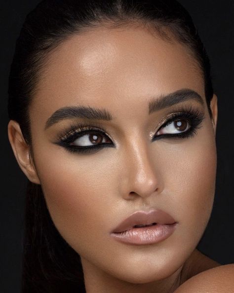 Catwoman Makeup, Batman Makeup, Luxury Lifestyle Girly, Cat Eye Makeup, Ethereal Makeup, Makeup Looks For Brown Eyes, Makeup Videos, Makeup Essentials, Hair And Makeup