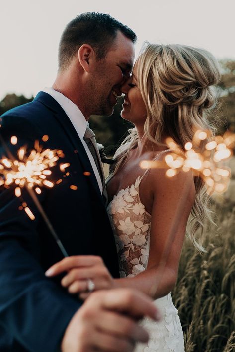 Wedding Sparklers Photos, Wedding Day Cards, Sparkler Send Off, Sparkler Exit, Wedding Sparklers, Occasion Dresses Wedding, Wedding Aisle, Wedding Photography Poses, Fairy Tale Wedding