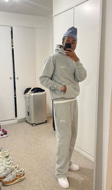 Sweat Suits Outfits Men, Corteiz Tracksuit, How To Style Sweatpants, Crtz Rtw, Sweat Suits Outfits, Sweatsuit Outfits, Sweatsuit Outfit, Guys Fits, Drippy Outfit