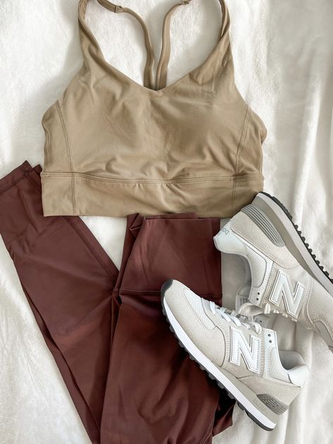 Neutral Color Gym Outfit, Earth Tone Athletic Wear, Neutral Workout Aesthetic, Running Clothes Aesthetic, Neutral Gym Outfits, Neutral Workout Outfits, Adidas Gym Outfit, Running Outfit Aesthetic, Mission Outfits