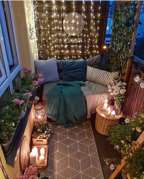 Beautiful Bed Designs, Balcony Privacy, Diy Balcony, Balcony Ideas Apartment Outdoor, Cute Apartment, Balkon Design, Balcony Ideas Apartment Indian, Apartment Patio Decor, Apartment Patio