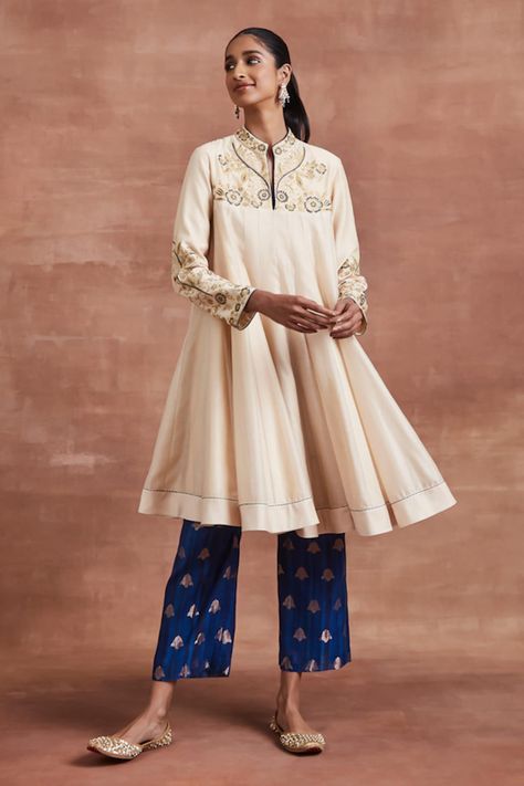 Buy Orange Cupro Dupion Embroidery V Neck Kurta Palazzo Set For Women by Label Niti Bothra Online at Aza Fashions. V Neck Kurta, Silk Kurti Designs, Kurta Palazzo Set, Silk Kurti, Latest Dress Design, Casual Indian Fashion, Indian Dresses Traditional, Palazzo Set, Dress Design Patterns