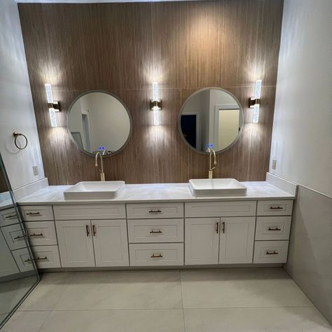 #BATHROOMREMODEL #bathroomdesign #dreambathroom #dreambathroom #homesweethome #tile #tileinstallation #tiledesign #bath Bathroom With Double Vanity, Double Vanity Bathroom, Freestanding Tub, Vessel Sinks, Free Standing Tub, Minimalistic Design, Modern Bathroom Design, Round Mirrors, Double Vanity