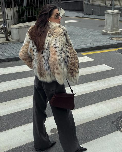 LUX FAKE FUR ✨ 20% use HAPPY20 ✨ Faux Fur Jacket Outfit, Fur Jacket Outfit, Faux Jacket, Faux Fur Material, Mens Cardigan Sweater, Fake Fur, Ramones, Womens Blazers, Formal Outfit