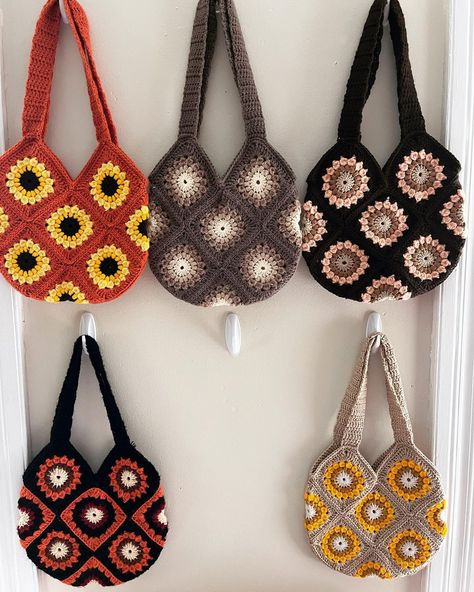 Autumn themed bags🍂, I seem to be in need of one more to add to my wall- any color suggestions?? 🤎🍁 Pattern is called sunburst granny… | Instagram Crochet Sunburst Granny Square Bag, Sunburst Granny Square Bag, Crochet Sunburst, Sunburst Granny Square, Granny Square Bag, Square Crochet, September 17, 2023 Autumn, Crochet Bag Pattern