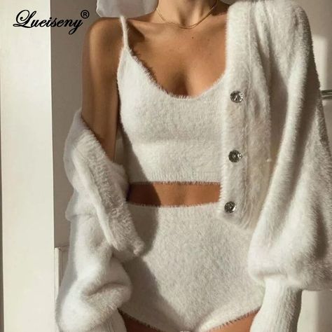 Two Piece Sets Outfits, Trendy Crop Tops, Stylish Scarves, Cardigan Crop, Three Piece Suit, Complete Outfits, Cropped Cardigan, Sweater And Shorts, Fashion Essentials