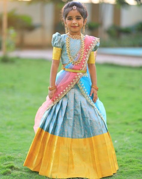 Half Saree For Kids Girl, Kids Saree Dress, Girls Lehenga Designs, Lehenga Designs For Kids, Baby Girl Frocks Princesses, Kids Lehanga Design, Kids Dress Design, Girls Dress Design, Kids Saree