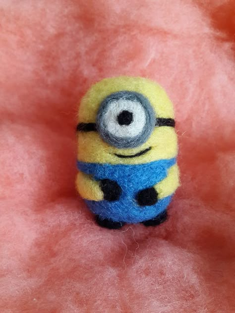 Cool Felting Ideas, 3d Felting Ideas, Needle Felting Ideas Animals, Simple Felting Ideas, Needle Felting Cute Ideas, Needle Felting Easy Simple, Cool Needle Felting Ideas, Needle Felted Minions, Cute Felted Things