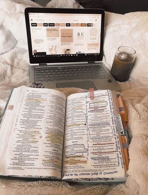 ✩ pinterest: @wifi0n ✩ Sampul Binder, Bible Photography, Studera Motivation, Bible Journal Notes, Inspire Bible Journaling, School Organization Notes, Study Organization, Study Journal, Bible Time