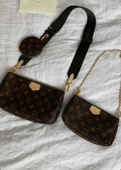 Lv Mini Pochette, Soft Girl Lifestyle, Vuitton Bag Outfit, Louis Vuitton Handbags Neverfull, Chains Aesthetic, Content Aesthetic, Top Designer Handbags, Luxury Things, Sac Louis Vuitton