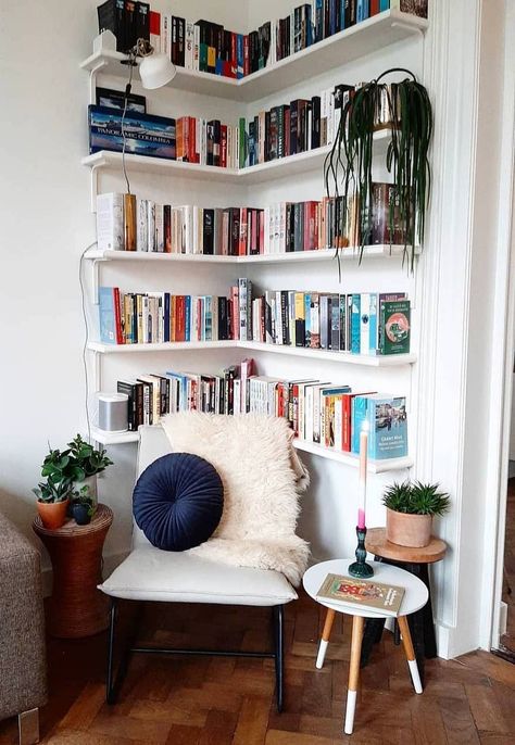 Scandinavian Bookshelves Living Room, Book Nook Ideas Apartments, Reading Corner Bookshelves, Scandinavian Reading Corner, Reading Nook Adults Small Spaces, Reading Nook Floating Shelves, Basic Guest Bedroom, Bookcase Reading Corner, Reading Nook Bookshelves