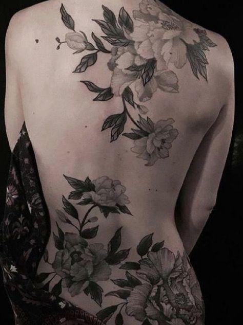 Peony Back Tattoo, Tattooed Bodies, Dodie Tattoo, Samoan Tattoos, Floral Back Tattoos, Backpiece Tattoo, Flower Tattoo Back, Samoan Tattoo, Full Back Tattoos