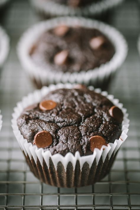 Incredible, flourless black bean muffins that taste like a delicious, cakey brownie. That's right, the secret ingredient in these easy, fiber packed brownie muffins is black beans! They're dairy, gluten and grain free and the perfect healthy treat or snack. #muffins #healthymuffins #brownies #flourlessrecipe #glutenfreerecipe #healthydessert #healthysnack Clean Muffins, Chocolate Banana Muffins Healthy, Tahini Muffins, Bean Muffins, Tahini Recipes, Healthy Chocolate Muffins, Paleo Banana Muffins, Chocolate Pumpkin Muffins, Chocolate Tahini