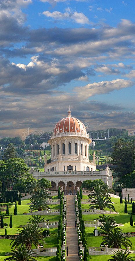 Bahai Temple, Sleeve Inspiration, Baha I Faith, Bahai Faith, Hanging Gardens, Greek Beauty, Temple Photography, Building Aesthetic, Mount Carmel