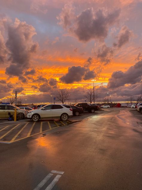 Majestic Sky Pictures, Real Sky Pics, Sky Pictures Sunset, Pretty Sky Pictures, Sky Pictures Real Life, Parking Lot Aesthetic, Parking Lot Sunset, Beautiful Sky Pictures, Pictures Of The Sky