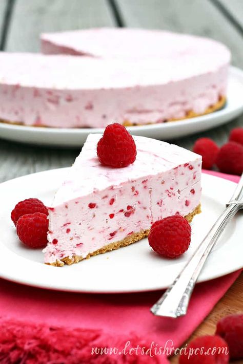 Frozen Raspberry Cheesecake Ice Cream Cheesecake Recipes, Raspberry Swirl Cheesecake, Crafting Nook, Frozen Cheesecake, Raspberry Desserts, Frozen Dessert Recipe, Raspberry Recipes, Baked Cheesecake Recipe, Bake Cheesecake