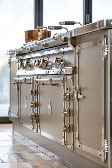 Grand Kitchen Luxury, Chefs Kitchen Design, Officine Gullo, Fancy Kitchen, Kitchen Appliance Storage, Range Cookers, Balanced Design, Range Cooker, Metal Kitchen