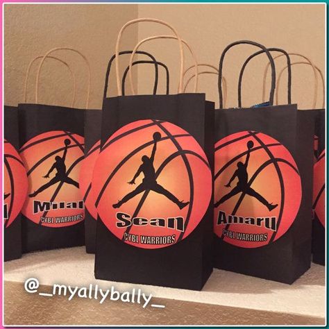 Basketball Gift Bags, Team Snack Bags, Basketball Snacks, Basketball Senior Night, Basketball Team Gifts, Team Snacks, Basketball Theme Party, Superman Gifts, Basketball Birthday Parties