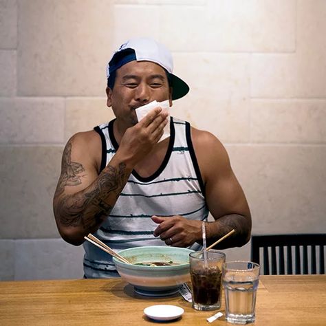 Roy Choi's favorite Oahu food stops... Oahu Food, Korean Tacos, Roy Choi, Mall Food Court, Most Influential People, Plate Lunch, Lunch Meat, Hawaiian Food, Garlic Shrimp