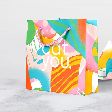 Embalagem on Packaging of the World - Creative Package Design Gallery Abstract Packaging Design, Paper Bag Design Ideas Creative, Maximalist Packaging, Abstract Packaging, Happy Store, Shopping Bag Design, Brazilian Coffee, Packaging Design Trends, Recycle Bag