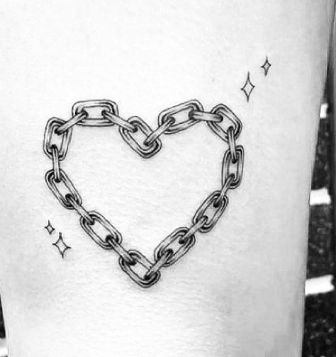 Heart On Elbow Tattoo, Heart Border Tattoo, Chain Heart Tattoo Design, Dog Chain Tattoo, Heart With Chains Drawings, Chain Link Tattoo For Women, Heart With Chains Tattoo, Chain Knee Tattoo, Chain Heart Drawing