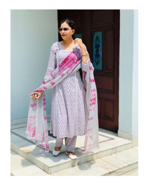 Dresses With Bows, Frock Ideas, Long Frocks For Girls, Lace Designs On Suits, Ladies Suits Indian, Simple Suits, Designer Suits For Wedding, Cotton Suit Designs, Kurti Sleeves