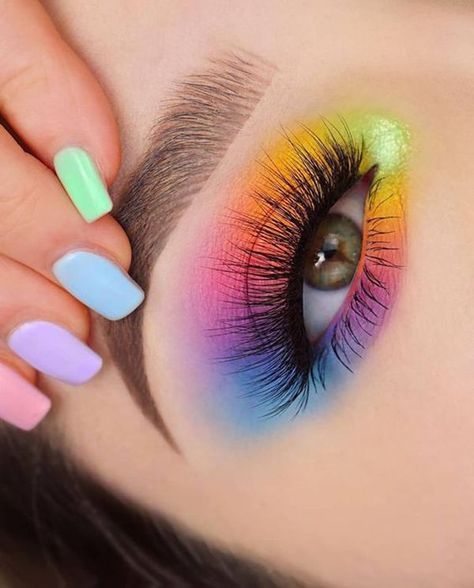 There is nothing that colorful makeup cannot improve! This rainbow style make-up is super hot! See several ideas to copy now! Bright Colorful Eye Makeup For Brown Eyes, Colour Full Eye Makeup, Easy Rainbow Eye Makeup, Pride Makeup Ideas Easy, Maquillaje Full Color, Comp Makeup, Rainbow Blush, Navy Eyeliner, Makeup Reference