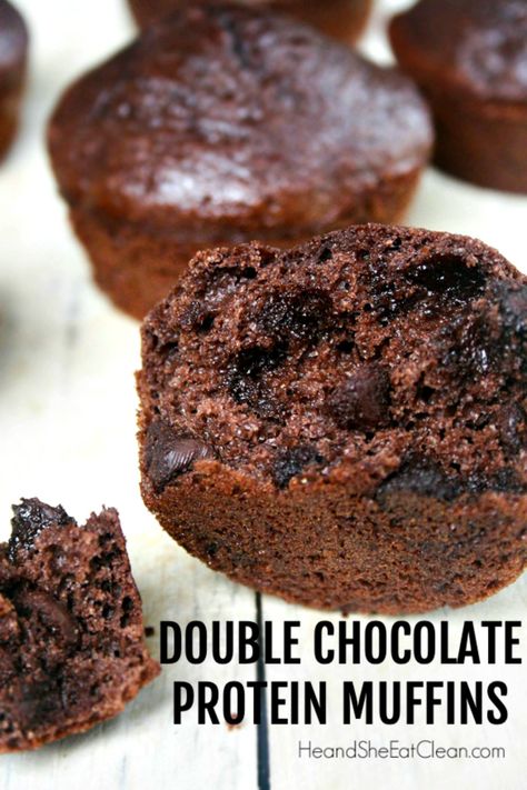 Double Chocolate Protein Muffins #eatclean #cleaneating #breakfast #muffins #healthy #protein #heandsheeatclean Macros Snacks, Protein Chocolate Muffins, Breakfast Muffins Healthy, Chocolate Muffins Recipe, High Protein Muffins, Chocolate Protein Muffins, Protein Breakfasts, Protein Muffin Recipes, Muffins Healthy